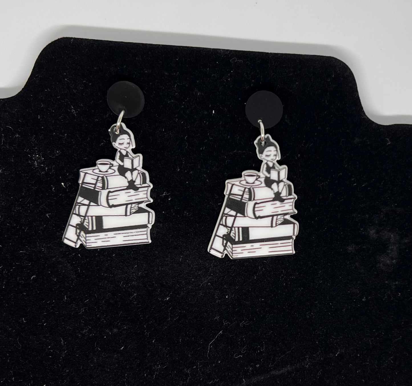 So many books earrings