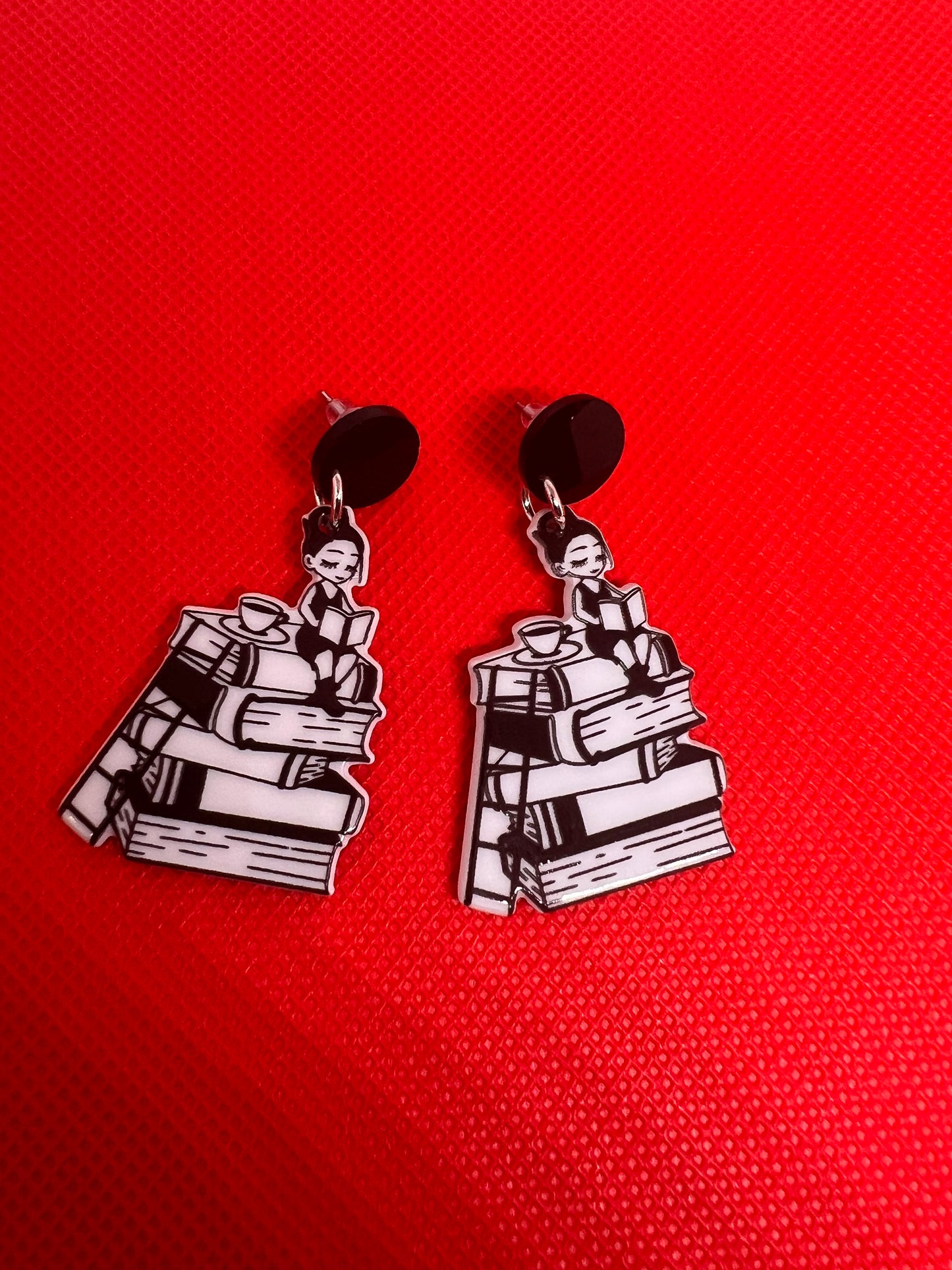 So many books earrings
